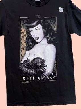 Bettie Page Black Tee with cheetah rockabilly Pinup Graphic size small